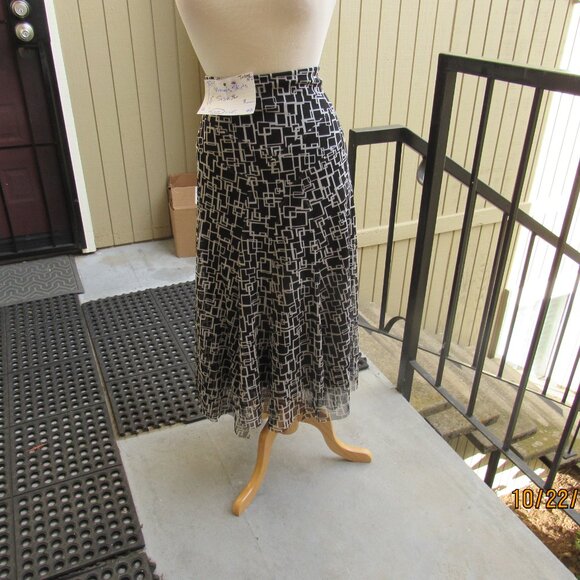 #514  NEW WOMEN'S LIGHT CHIFFON STYLE SKIRT BY TRIBAL  (SIZE XL) - Picture 4 of 4